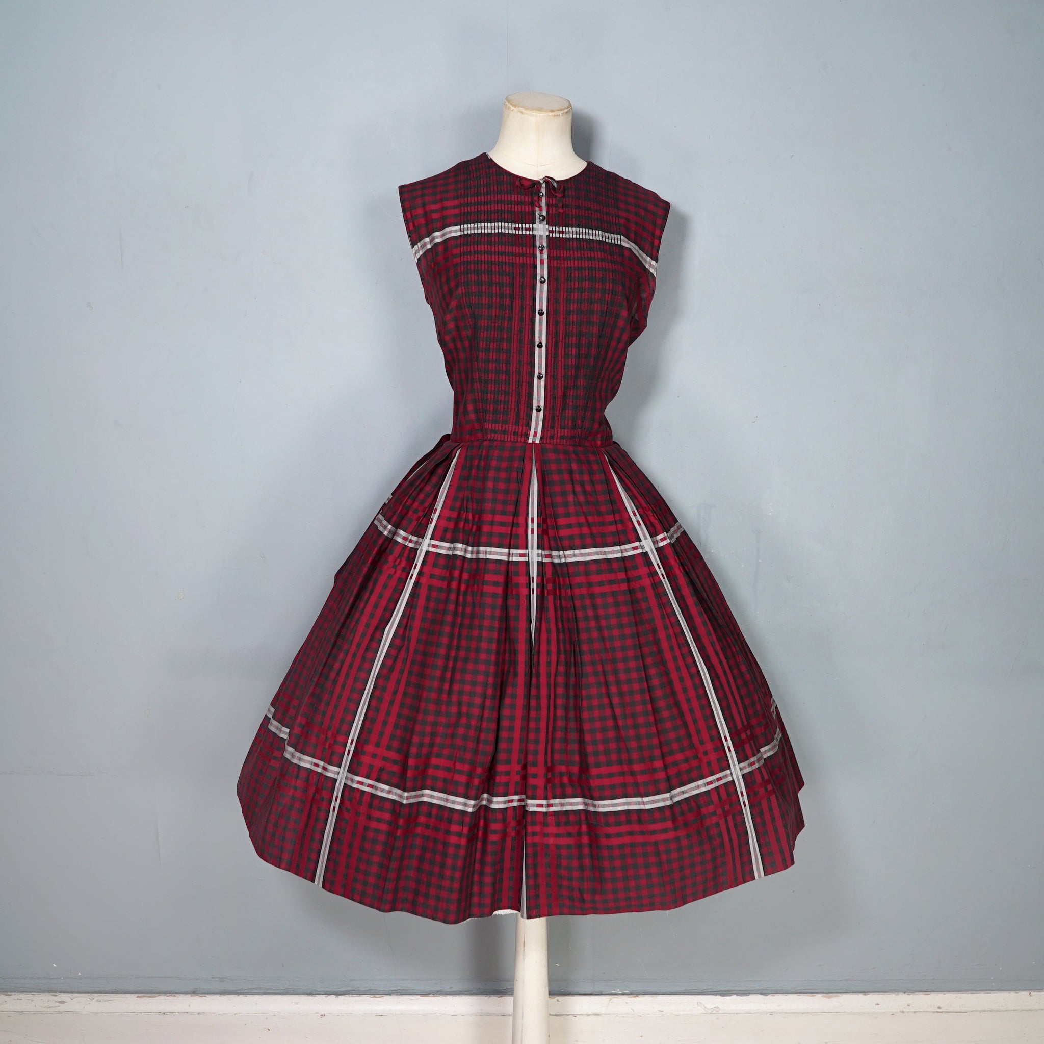 50s 60s l'AIGLON DARK RED AND BLACK CHECKED FULL SKIRTED DAY DRESS - M ...