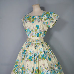 50s PALE YELLOW AND GREEN FLORAL PRINT FULL SKIRTED COTTON DRESS WITH BELT - S