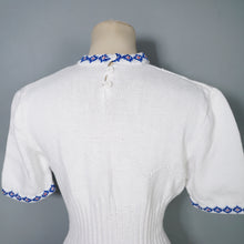 Load image into Gallery viewer, VINTAGE PATTERN 40s style WHITE AND BLUE SWALLOW BIRD INTARSIA JUMPER - S-M