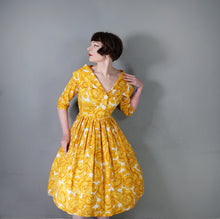 Load image into Gallery viewer, 50s FLORAL GARLAND AND BUTTERFLY PRINT FULL SKIRTED COTTON DRESS BY BEAUMART - M