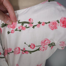 Load image into Gallery viewer, 50s VICTOR JOSSELYN BRIGHT PINK ROSE PRINT FULL SKIRTED COTTON DRESS - XS-S