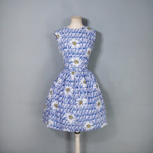 Load image into Gallery viewer, 50s 60s BLUE BASKET WEAVE AND LARGE DAISY PRINT COTTON DAY DRESS - S
