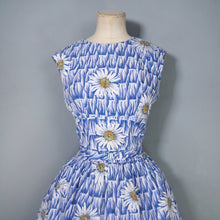 Load image into Gallery viewer, 50s 60s BLUE BASKET WEAVE AND LARGE DAISY PRINT COTTON DAY DRESS - S