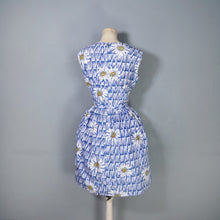 Load image into Gallery viewer, 50s 60s BLUE BASKET WEAVE AND LARGE DAISY PRINT COTTON DAY DRESS - S