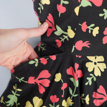Load image into Gallery viewer, 50s UNLABELED HORROCKSES STRAPLESS FULL SKIRT DRESS WITH COLOURFUL FLORAL PRINT - XS