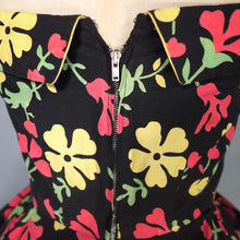 Load image into Gallery viewer, 50s UNLABELED HORROCKSES STRAPLESS FULL SKIRT DRESS WITH COLOURFUL FLORAL PRINT - XS