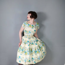 Load image into Gallery viewer, 50s PALE YELLOW AND GREEN FLORAL PRINT FULL SKIRTED COTTON DRESS WITH BELT - S