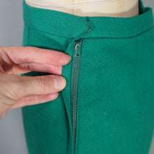 Load image into Gallery viewer, 50s 60s MAURICE BENSON KELLY GREEN FITTED WOOL SKIRT - 25"