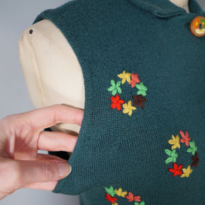 40s PURE WOOL FINE KNIT SLEEVELESS CARDIGAN / WAISTCOAT TANK WITH FLORAL EMBROIDERY - S-M