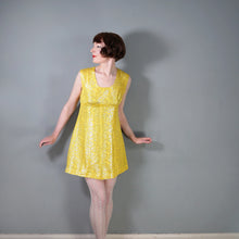 Load image into Gallery viewer, 60s SHIMMERY METALLIC SILVER AND YELLOW EMPIRE BUST DRESS - S-M