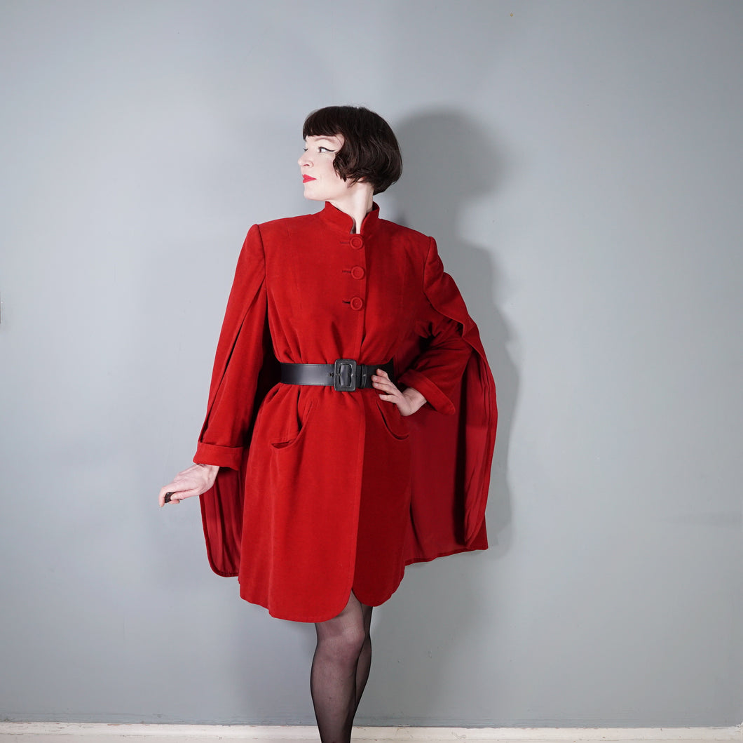 40s QUINN MAAHS SOFT RED VELVETY STRONG SHOULDERED CAPED SWING COAT - L