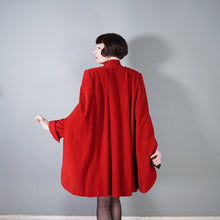 Load image into Gallery viewer, 40s QUINN MAAHS SOFT RED VELVETY STRONG SHOULDERED CAPED SWING COAT - L