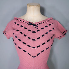 Load image into Gallery viewer, 50s HANDKNITTED DUSKY PINK JUMPER WITH VELVET RIBBONS - XS