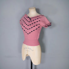 Load image into Gallery viewer, 50s HANDKNITTED DUSKY PINK JUMPER WITH VELVET RIBBONS - XS