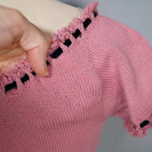 Load image into Gallery viewer, 50s HANDKNITTED DUSKY PINK JUMPER WITH VELVET RIBBONS - XS