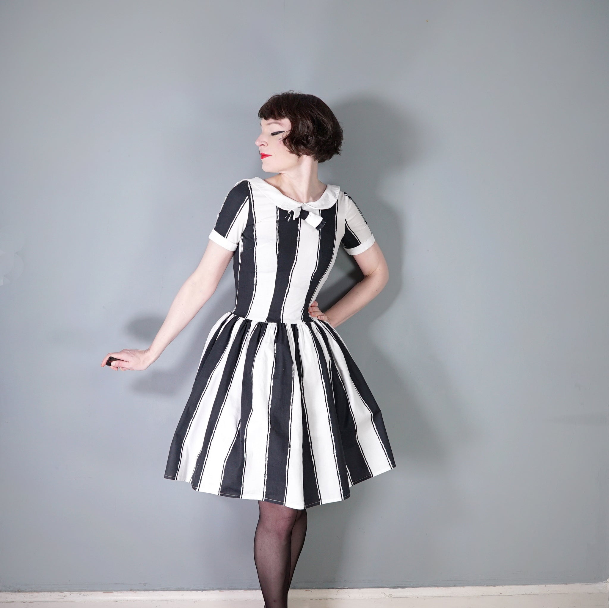 80s BLACK AND WHITE STRIPED WEDNESDAY BEETLEJUICE DRESS XS