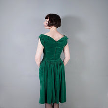 Load image into Gallery viewer, 50s FITTED OFF SHOULDER GREEN VELVET COCKTAIL DRESS WITH BACK DRAPE - S