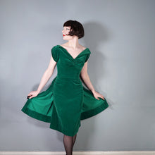Load image into Gallery viewer, 50s FITTED OFF SHOULDER GREEN VELVET COCKTAIL DRESS WITH BACK DRAPE - S