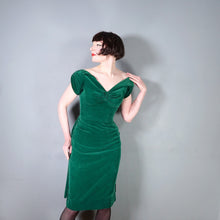 Load image into Gallery viewer, 50s FITTED OFF SHOULDER GREEN VELVET COCKTAIL DRESS WITH BACK DRAPE - S