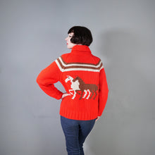 Load image into Gallery viewer, BRIGHT RED EQUESTRIAN HORSE INTARSIA CHUNKY WOOL KNIT COWICHAN CARDIGAN - M-L