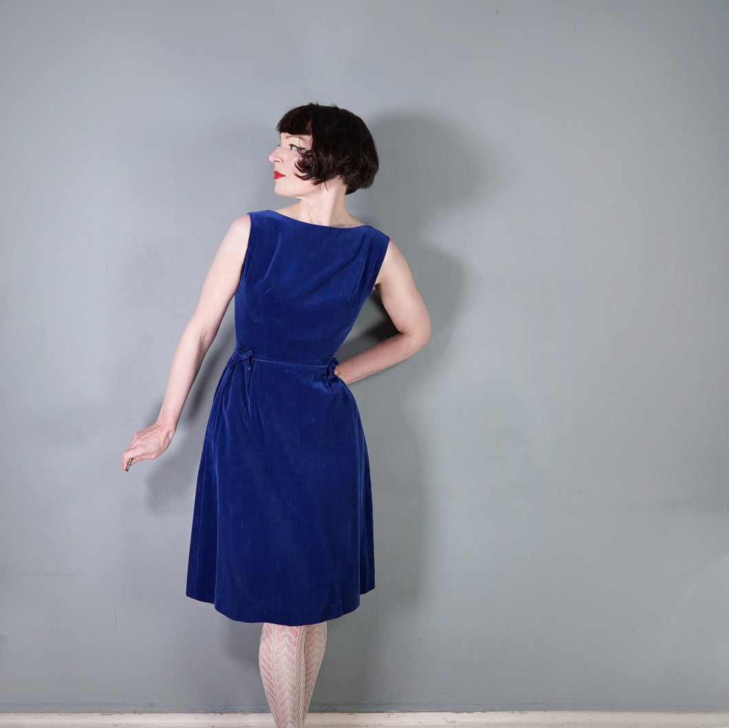 60s RICHARD SHOPS ROYAL BLUE VELVET COCKTAIL DRESS - XS-S