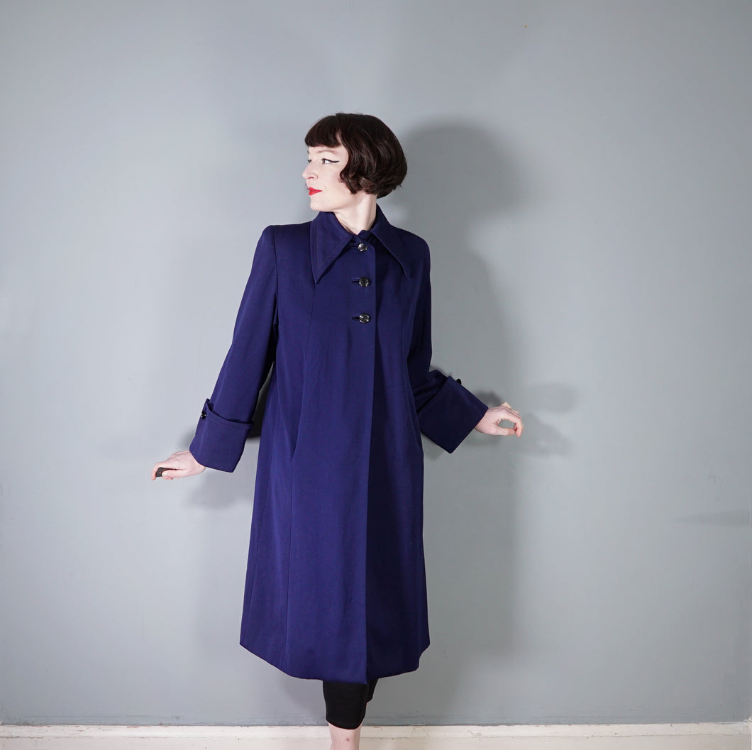 40s BLUE WOOL SWING OVERCOAT WITH DAGGER COLLAR - M-L