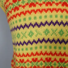 Load image into Gallery viewer, 70s FINE KNIT YELLOW FAIRISLE TANK TOP / JUMPER IN COLOURFUL PATTERN - S
