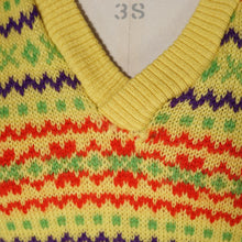 Load image into Gallery viewer, 70s FINE KNIT YELLOW FAIRISLE TANK TOP / JUMPER IN COLOURFUL PATTERN - S