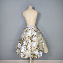 Load image into Gallery viewer, 50s COTTON CIRCLE SKIRT WITH PASTEL BLUE ROSE PRINT - 29"