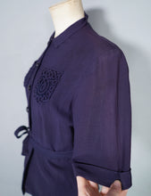 Load image into Gallery viewer, 40s NAVY BLUE CREPE BLOUSE WITH ROULEAUX POCKETS - S