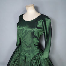 Load image into Gallery viewer, 50s SHIMMERING METALLIC EMERALD GREEN MELBRAY FULL SKIRTED PARTY DRESS - S
