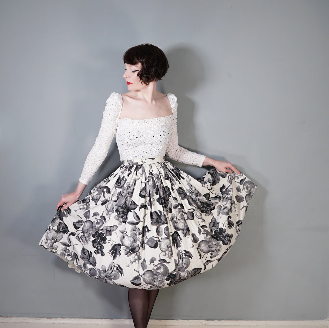 50s BLACK AND WHITE COTTON FRUIT PRINT NOVELTY FULL SKIRT - 27