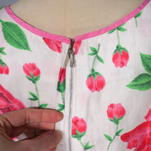 Load image into Gallery viewer, 50s 60s WHITE AND PINK ROSE FLORAL PRINT FULL SKIRT COTTON DAY DRESS - S