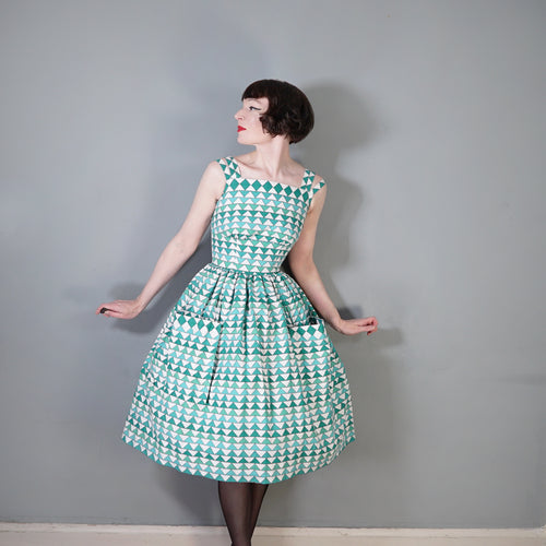 HANDMADE 50s GREEN TRIANGLE PRINT FULL SKIRTED SUN DRESS - XS