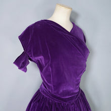 Load image into Gallery viewer, 60s HANDMADE PURPLE VELVET PARTY DRESS WITH CUT OUT SHOULDER - M