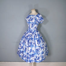 Load image into Gallery viewer, 50s PEGGY PAGE BLUE WHITE PAINTERLY FLORAL CHECK COTTON DAY DRESS - M