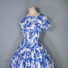 Load image into Gallery viewer, 50s PEGGY PAGE BLUE WHITE PAINTERLY FLORAL CHECK COTTON DAY DRESS - M