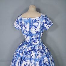 Load image into Gallery viewer, 50s PEGGY PAGE BLUE WHITE PAINTERLY FLORAL CHECK COTTON DAY DRESS - M