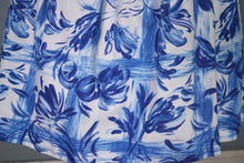 Load image into Gallery viewer, 50s PEGGY PAGE BLUE WHITE PAINTERLY FLORAL CHECK COTTON DAY DRESS - M