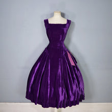 Load image into Gallery viewer, 40s 50s BEAUTIFUL PURPLE SILK VELVET PARTY DRESS WITH SPARKLY BOW - S