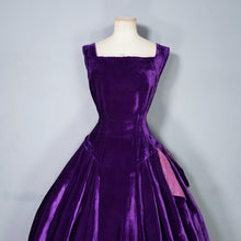 Load image into Gallery viewer, 40s 50s BEAUTIFUL PURPLE SILK VELVET PARTY DRESS WITH SPARKLY BOW - S