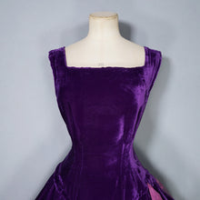Load image into Gallery viewer, 40s 50s BEAUTIFUL PURPLE SILK VELVET PARTY DRESS WITH SPARKLY BOW - S