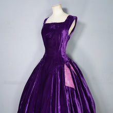 Load image into Gallery viewer, 40s 50s BEAUTIFUL PURPLE SILK VELVET PARTY DRESS WITH SPARKLY BOW - S