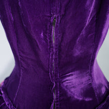 Load image into Gallery viewer, 40s 50s BEAUTIFUL PURPLE SILK VELVET PARTY DRESS WITH SPARKLY BOW - S