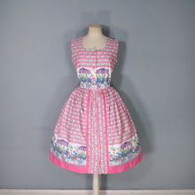 Load image into Gallery viewer, 50s NOVELTY PRINT PINK FLOWER VENDORS FULL SKIRTED DRESS - S