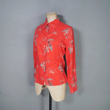 Load image into Gallery viewer, 70s ST CLAIR PARIS ART DECO LADY SPECTATOR NOVELTY PRINT SHIRT - S-M