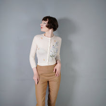 Load image into Gallery viewer, 50s / 60s BALLENTYNE INTARSIA BUMBLE BEE AND FLOWER PURE CASHMERE CARDIGAN - XS-S