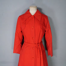 Load image into Gallery viewer, 70s LIGHTWEIGHT BRIGHT RED TRENCH COAT WITH BELT AND DAGGER COLLAR - XS-S