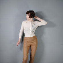 Load image into Gallery viewer, 50s / 60s BALLENTYNE INTARSIA BUMBLE BEE AND FLOWER PURE CASHMERE CARDIGAN - XS-S