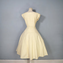 Load image into Gallery viewer, 50s YELLOW STRIPED COTTON DRESS WITH FULL SKIRT AND RIBBON BOW LATTICE - S